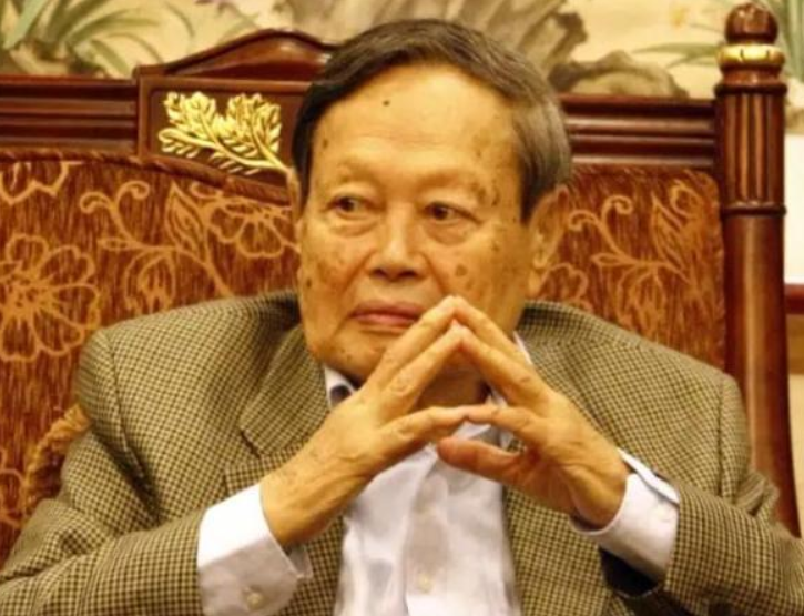 2004年，杨振宁和启功谈书法：我岳父杜聿明的字也很好