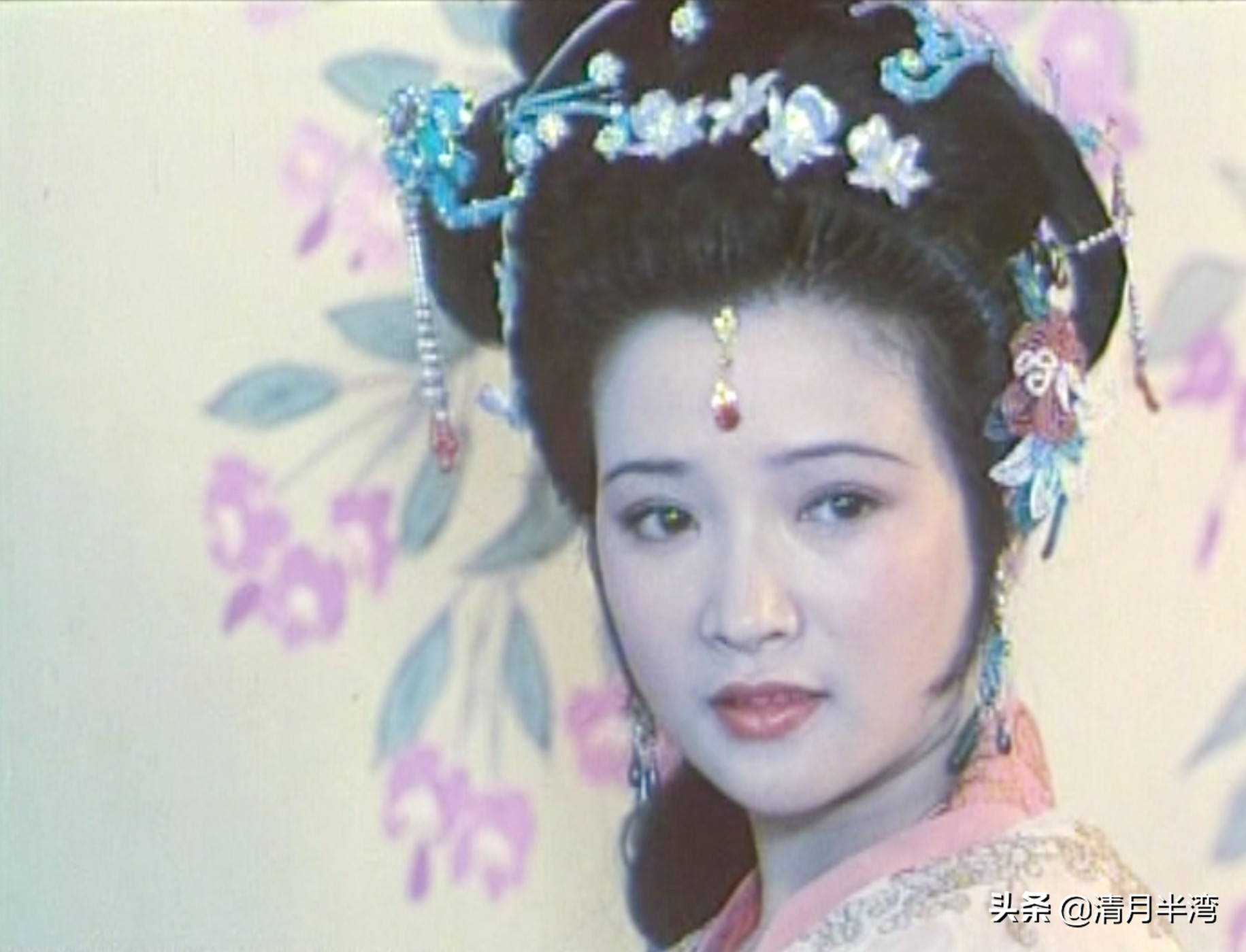 北影版《红楼梦》40位美人集锦，耐看不撞脸，打酱油的都惊鸿一瞥