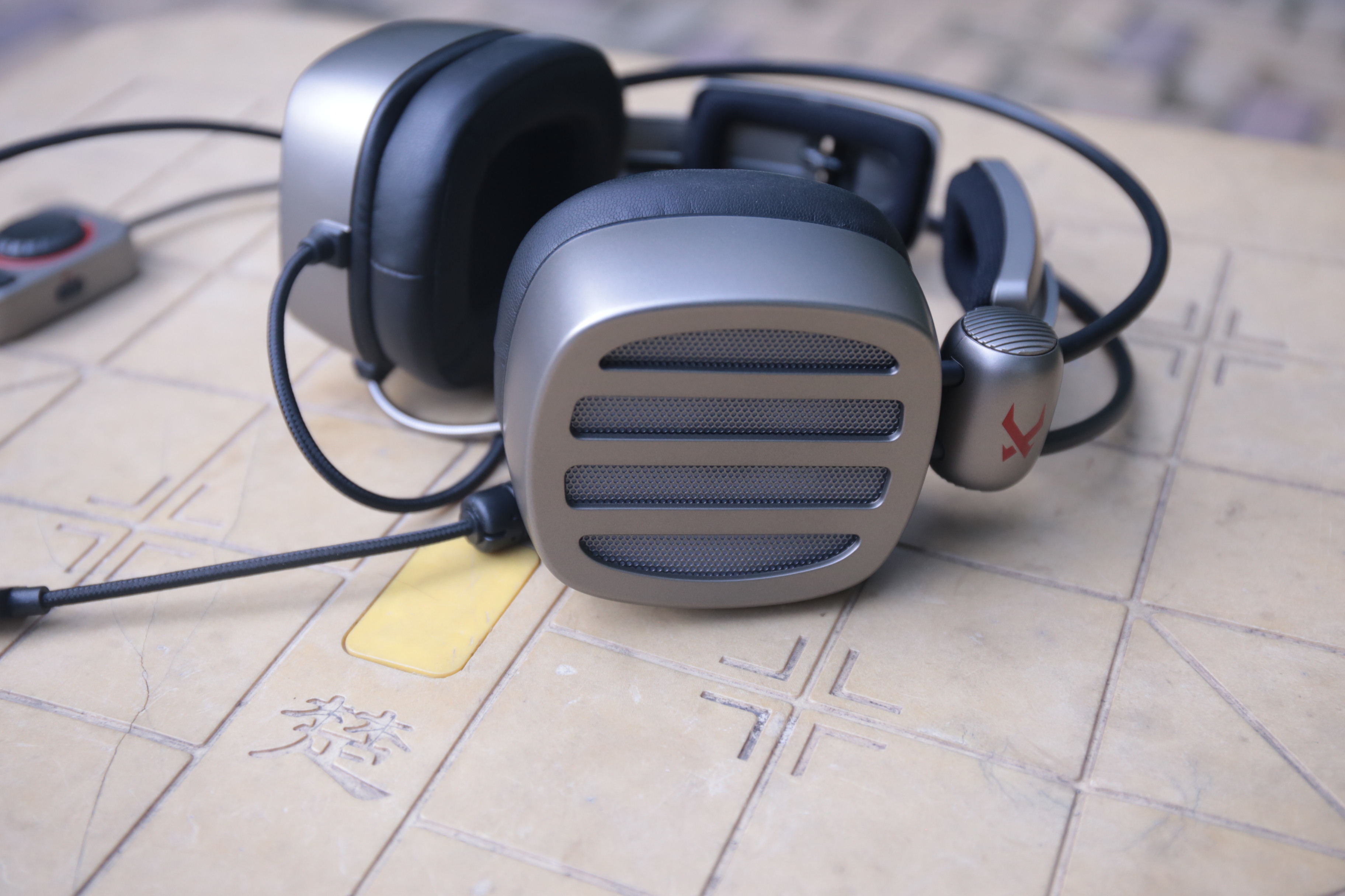 电竞耳机与监听耳机(电竞耳机太难买,试试售价不超三百的西伯利亚s21