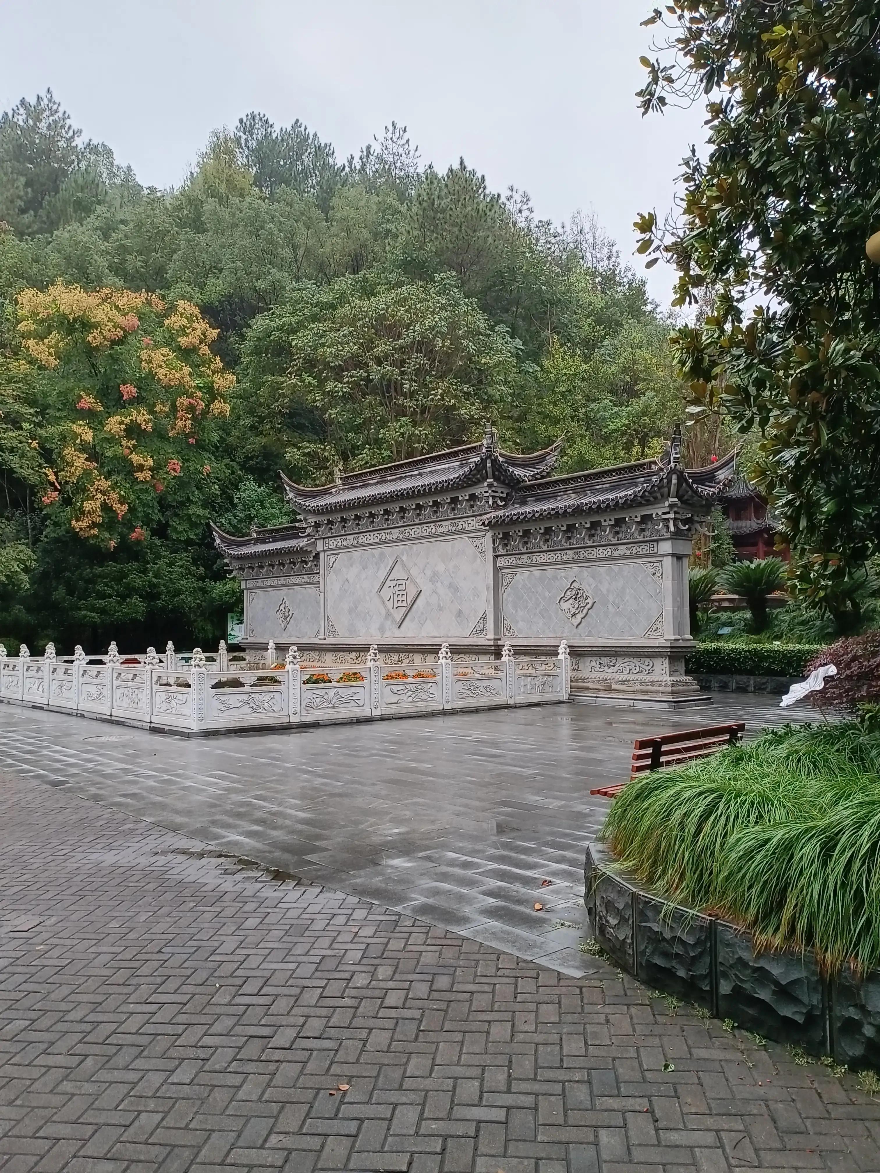 行到水穷处，坐看云起时一一雨游白云山