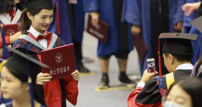 “抱歉，只有博士享受140万安家费”，低学历的廉价，无处不在