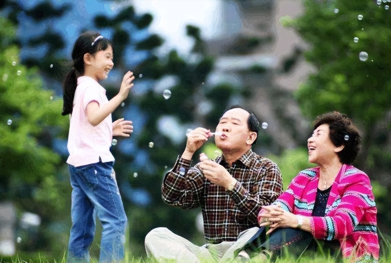 孩子从小和谁睡，就和谁亲？错过依恋黄金期，再补救也来不及