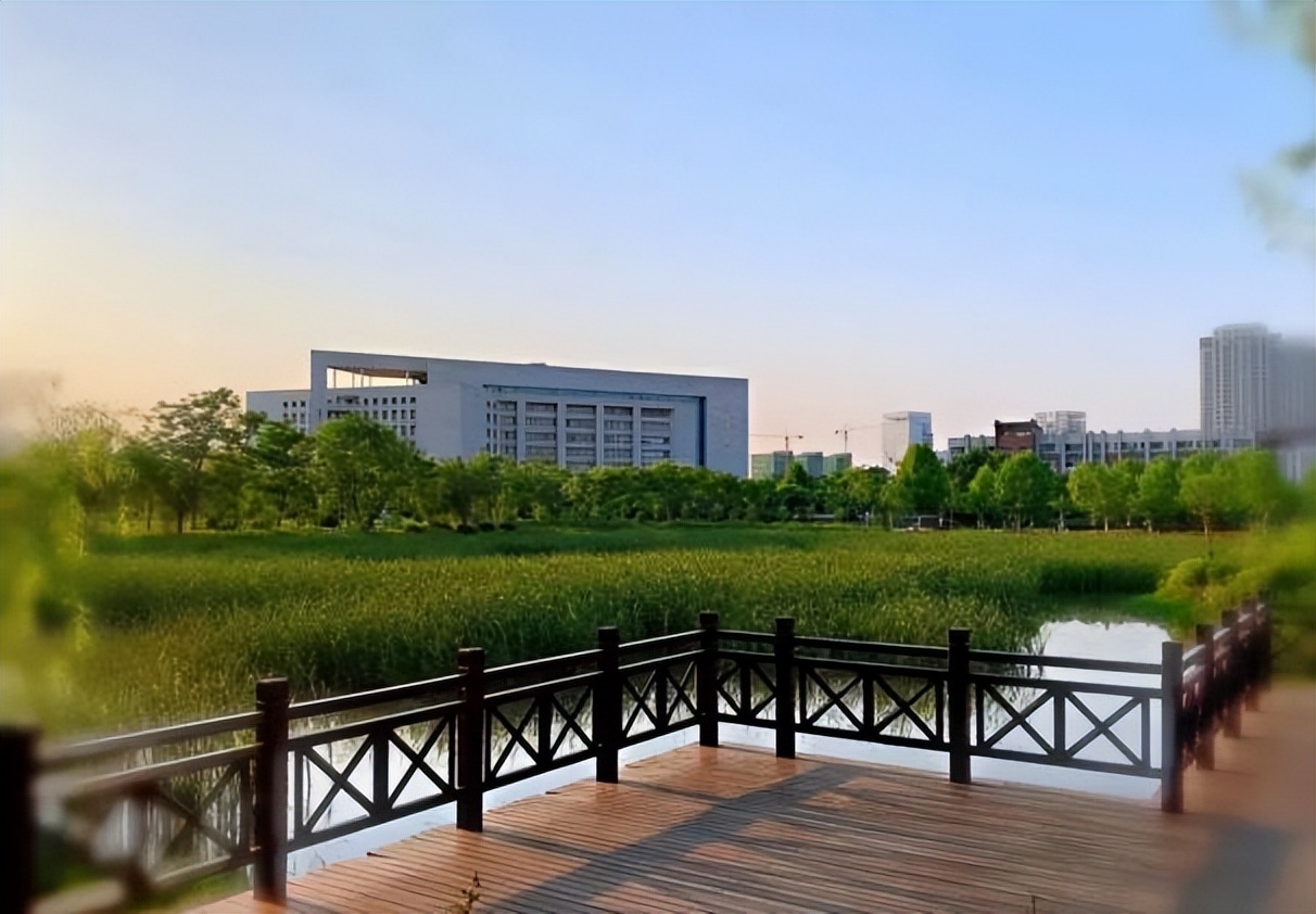 连续三年蝉联热度最高，缺口超1000万！这类专业人才，十分紧缺