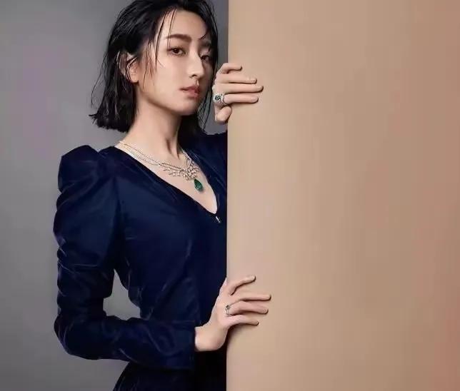 30岁以上还能演学生妹的女星，只服这5位，辨识度高不说，还灵动