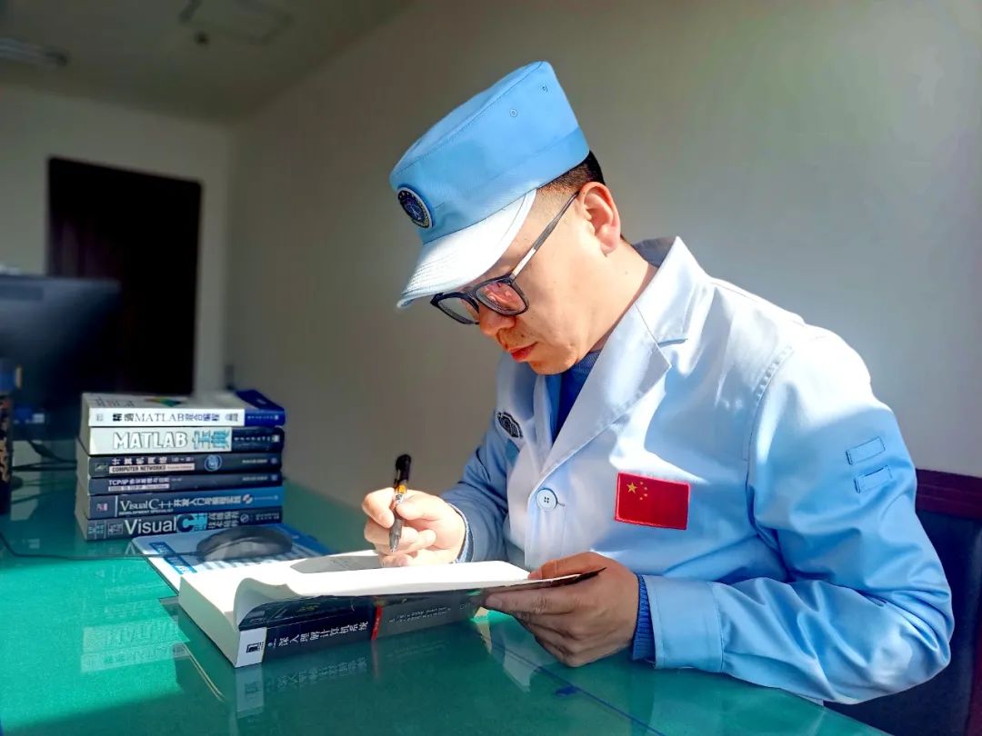 操桨银河揽星辰，逐梦寰宇向苍穹『最美航天人』