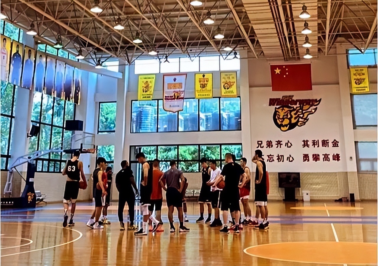 参加nba的队有哪些(国际篮联官宣中国男篮14人名单，首钢支持曾凡博继续在NBA发展)