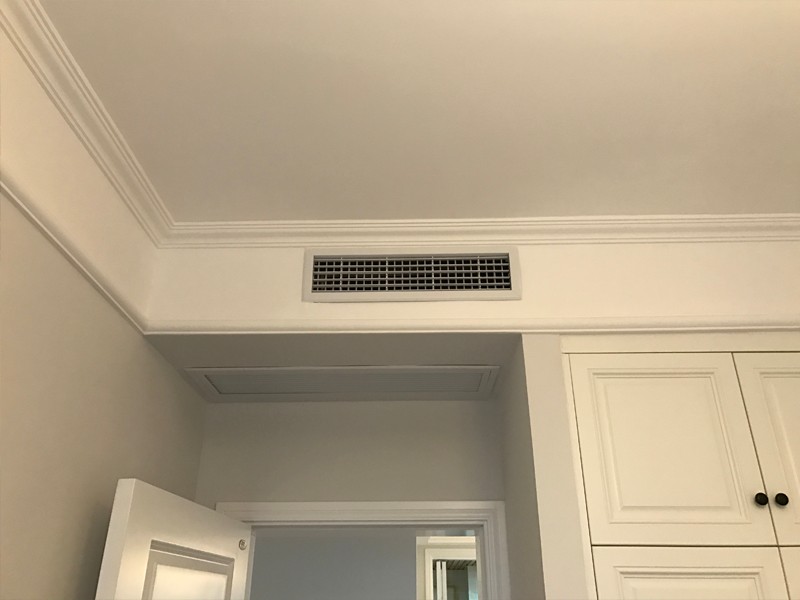 美观性强风管机是介于中央空调和分体空调之间的产品