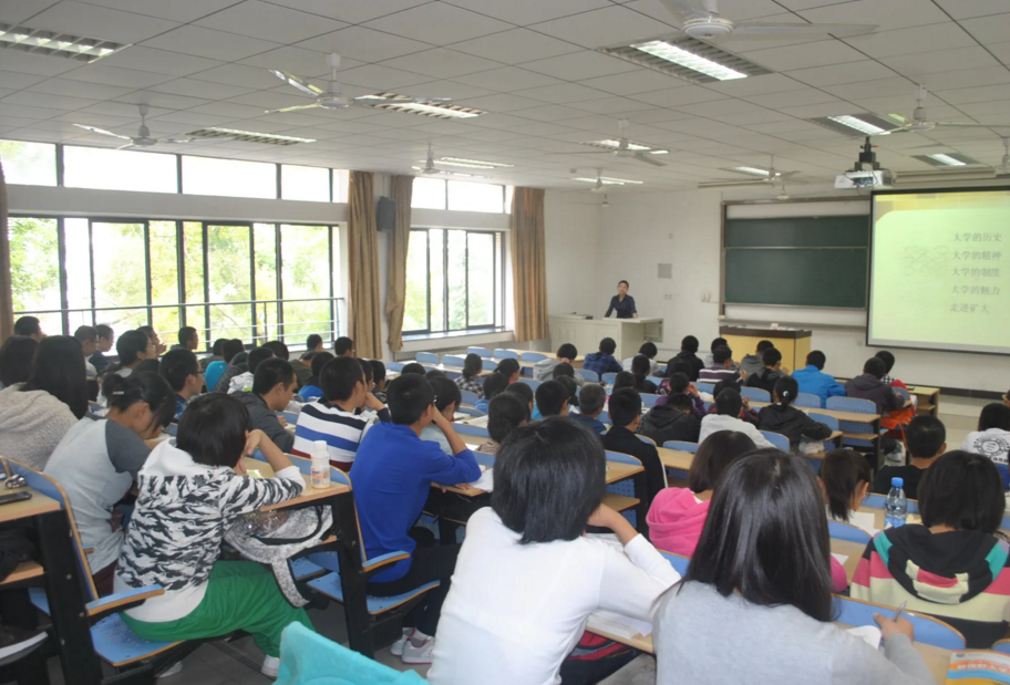 清华北大教师薪资曝光，真实薪资引热议，网友看后直呼我不信