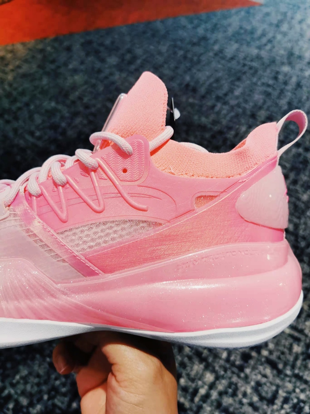 特步有没有什么好看的女款粉色鞋（百花齐放！韦德之道10代多配色曝光，安踏KT7Pro来袭，特步惊喜多）