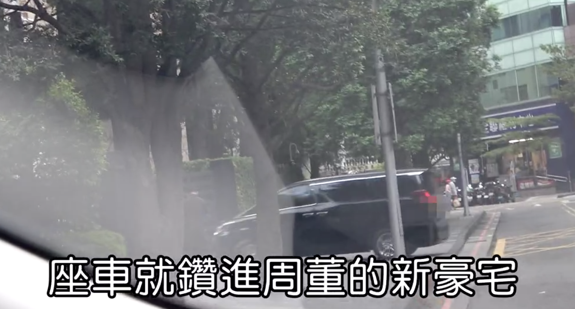 周杰伦疑为三胎再购上亿豪宅，儿子现身小区，被赞眼睛超大像昆凌
