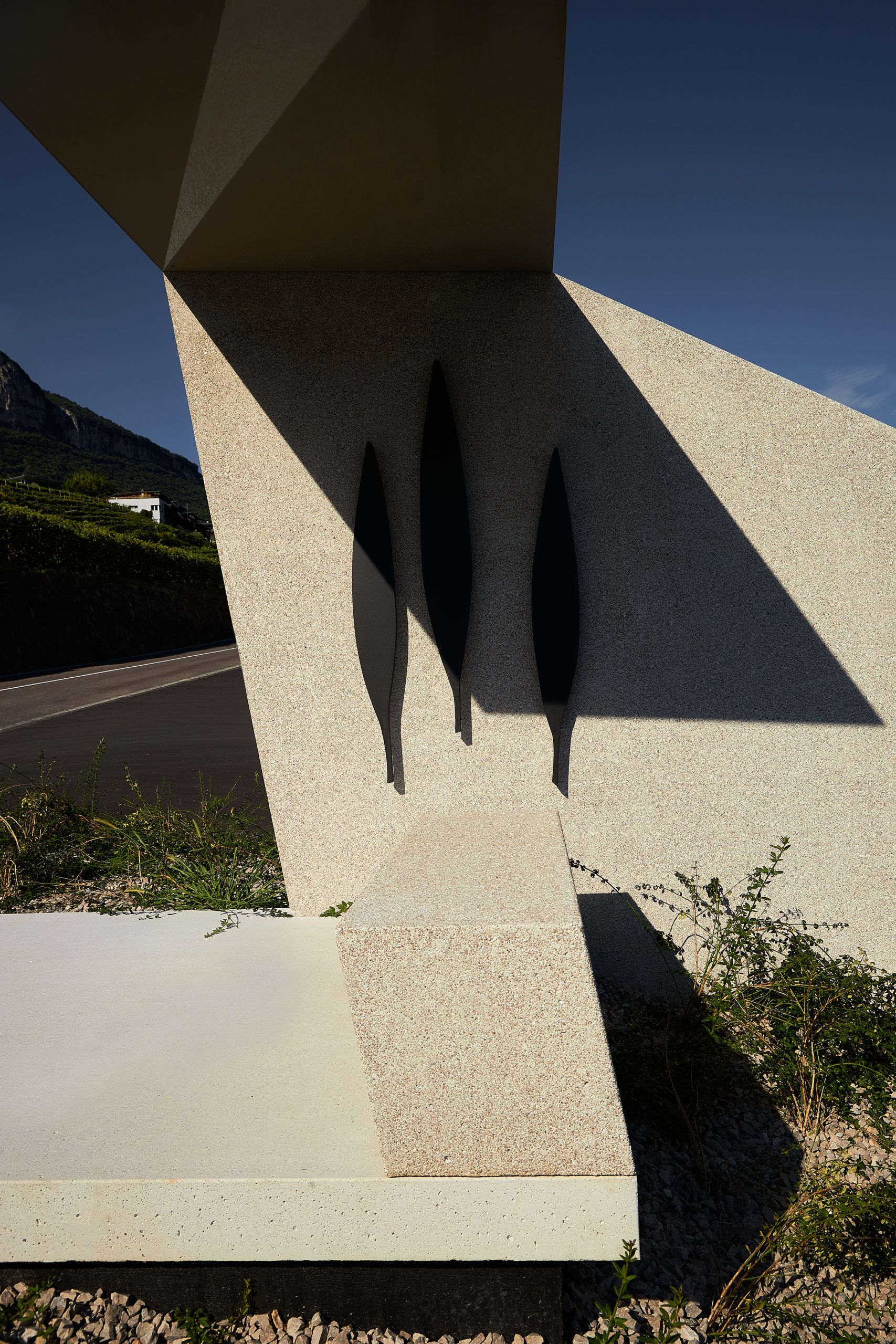 帮助酒香走出酒巷的酒庄建筑