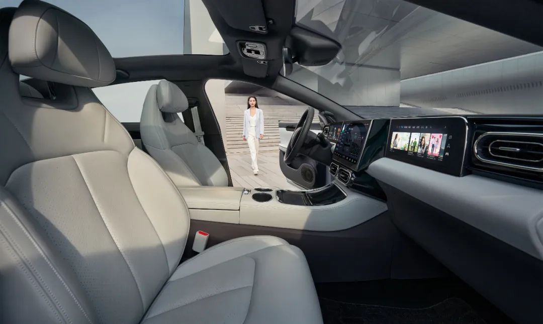 新视觉高清频道足球直（看世界杯的最高段位，是在车里）