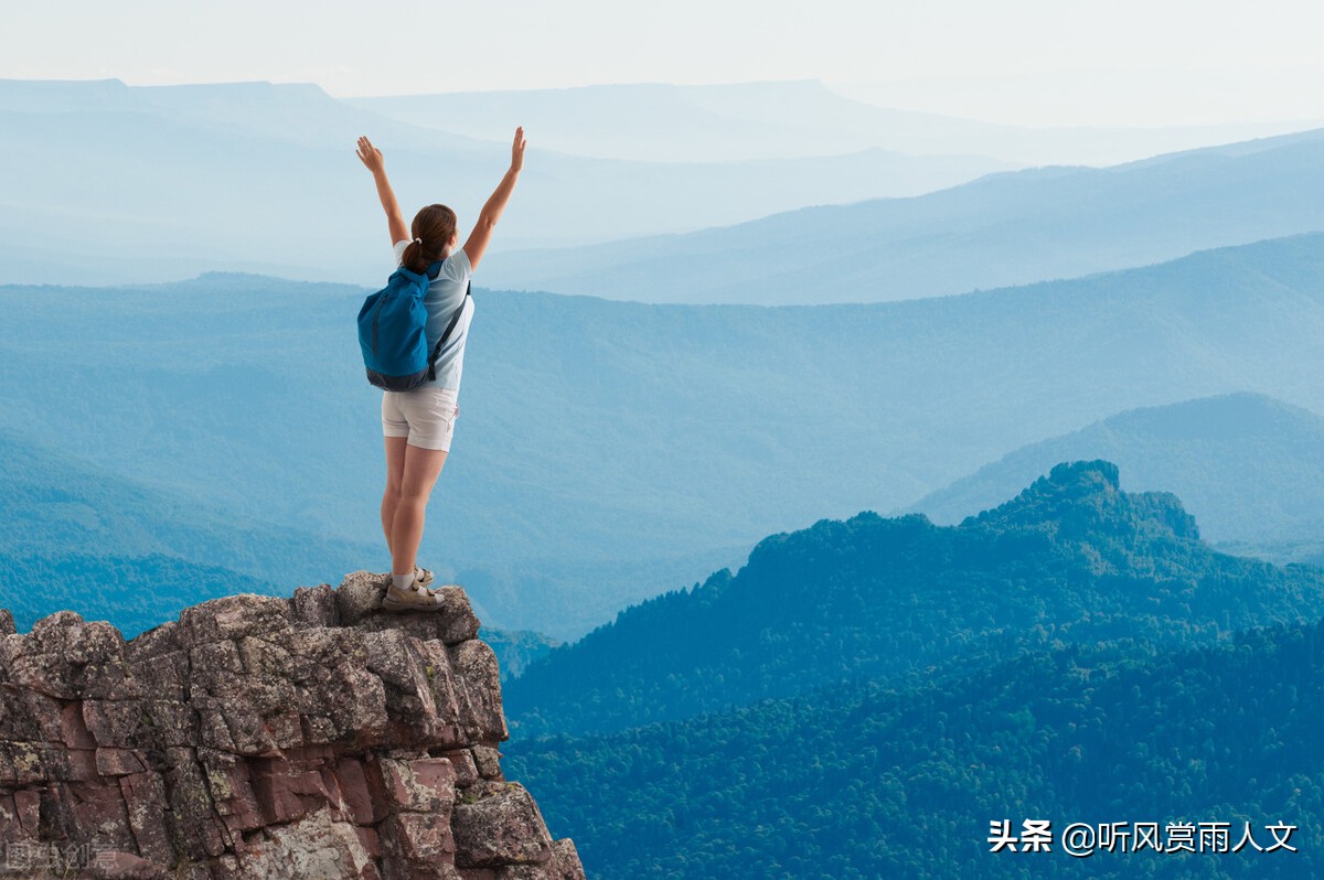 《道德经》中内心强大者，心如止水，坚韧不拔，以柔克刚，彰显非凡内在力量与深邃智慧。