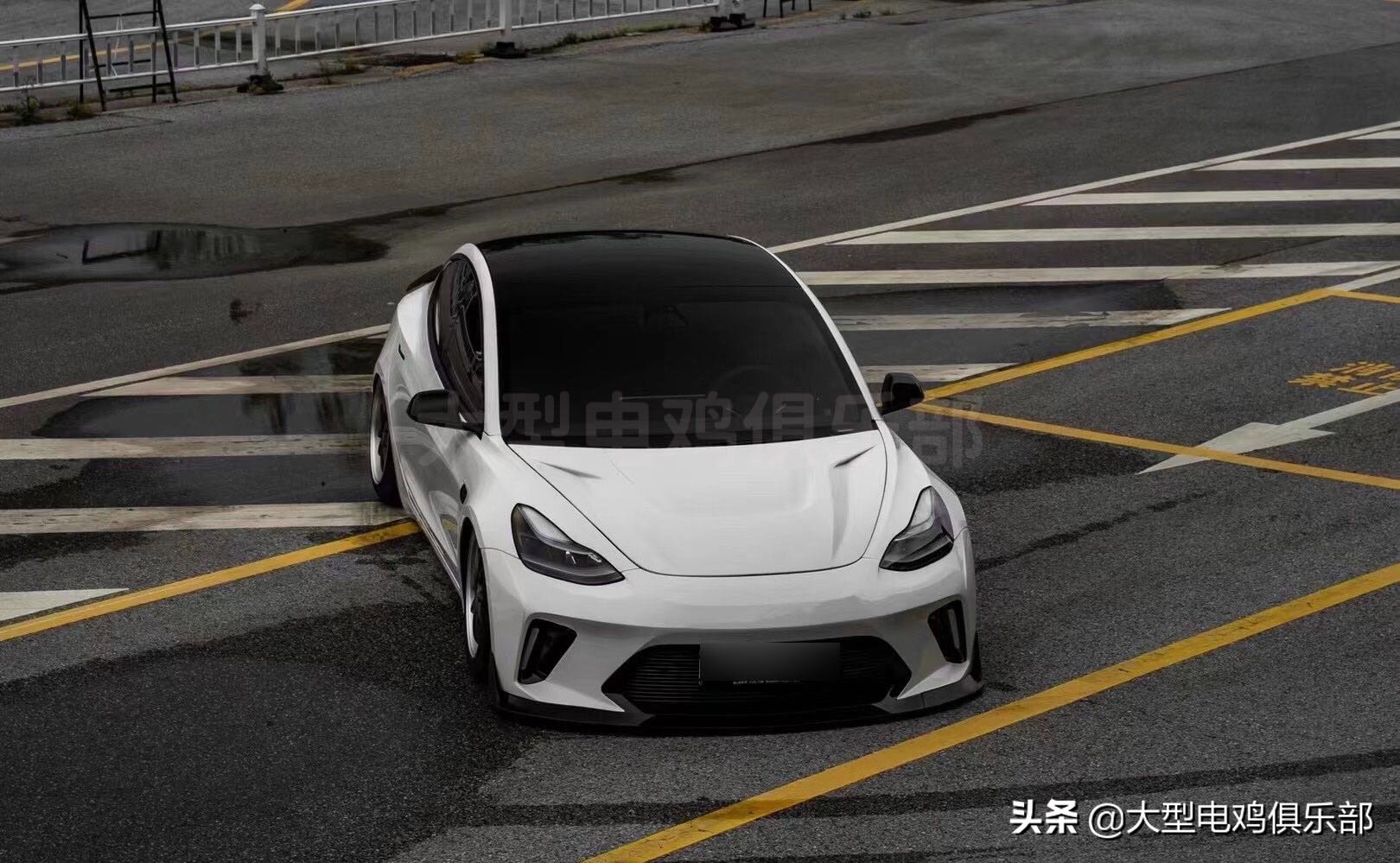 白色特斯拉model 3改装宽体套件