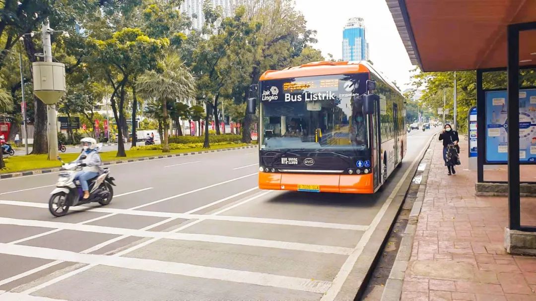 節(jié)目丨比亞迪首批30輛比亞迪K9純電動大巴交付印尼投入運(yùn)營