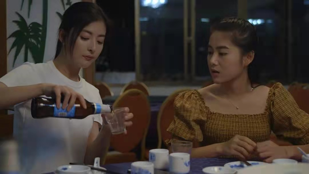 五一档总票房近3亿！爱情片异地恋票房夺冠，5月还有14部新片待映