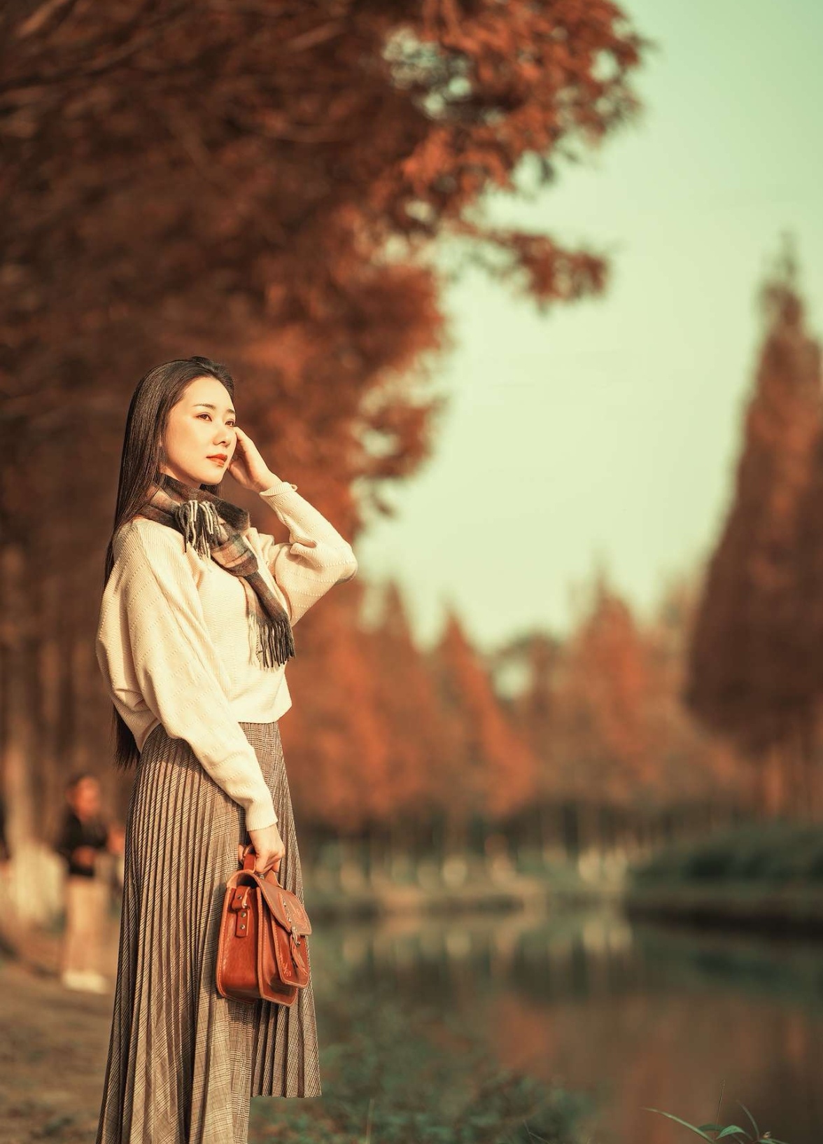 莫问曾经爱与恋，莫许片片相思赋予尘