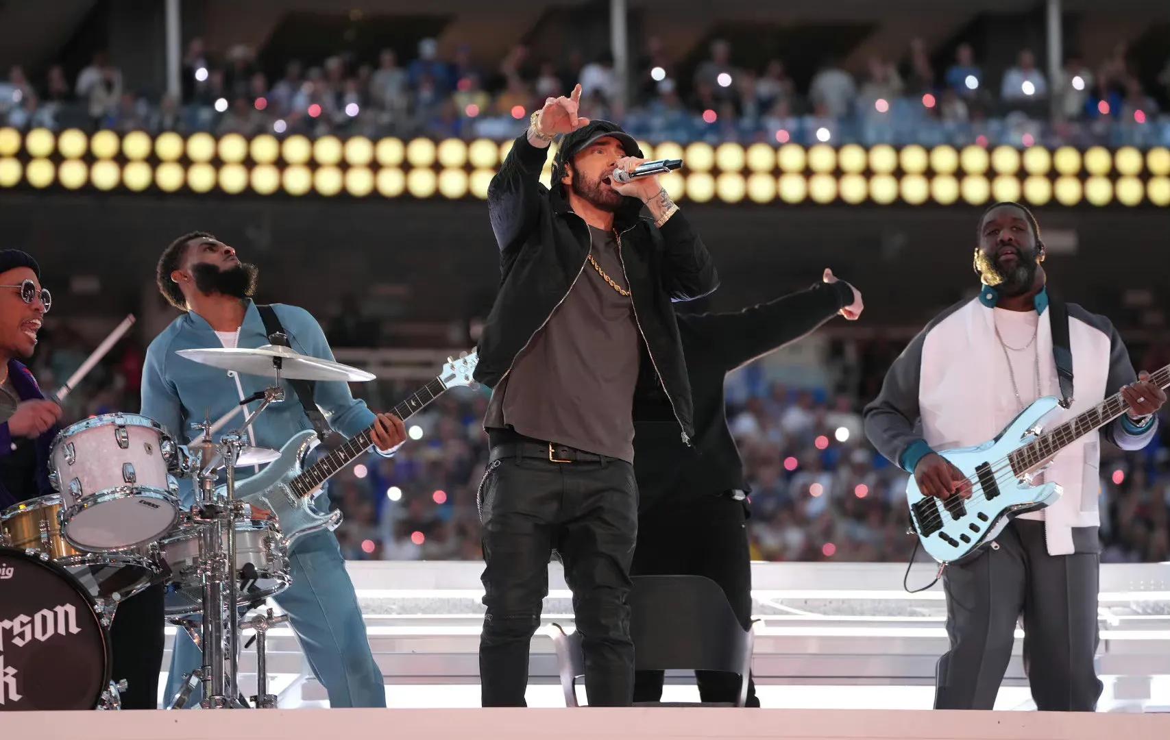 eminem上脚了一双pe版本的air jordan 3「fire red」.