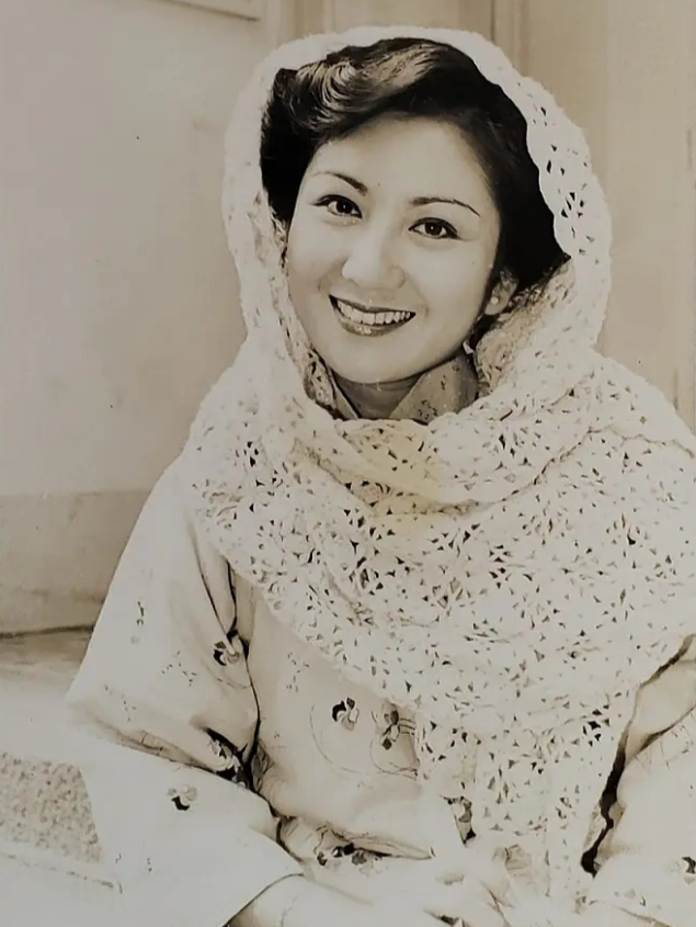 谈起夫妻相处之道,鲍起静表示当时因为方平太有女人缘,而且是相差2岁