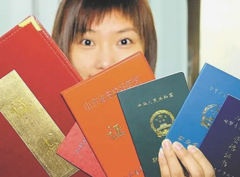 大学新生要注意，这几个“证”已被官方明确取消，考了也没啥大用