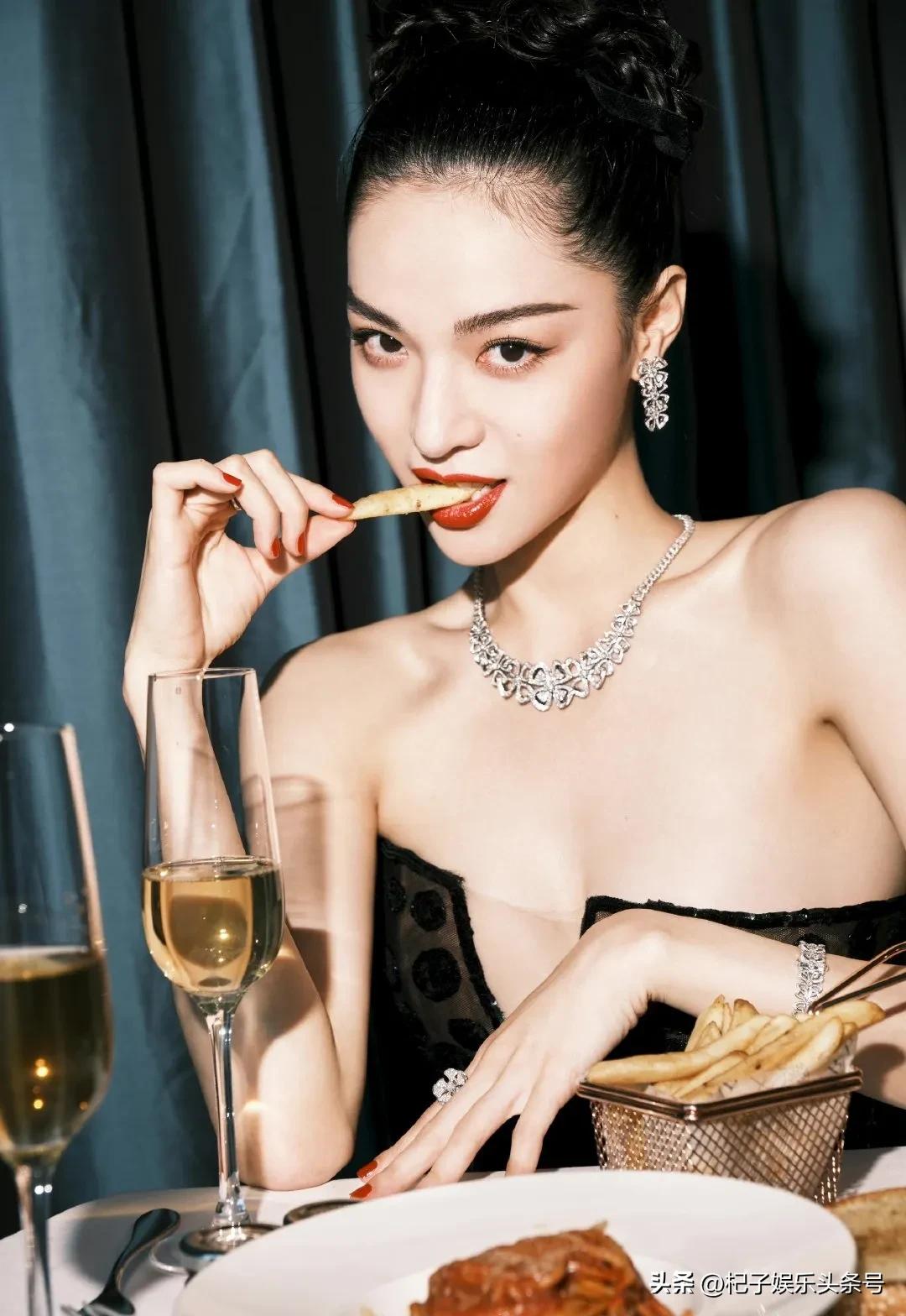 孟子义赫本造型来袭，对比鞠婧祎、钟楚曦的赫本造型，差别出来了