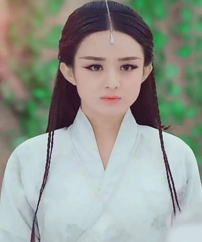 “尖嘴猴腮”别硬演公主，这8位女星告诉你，什么才叫金枝玉叶