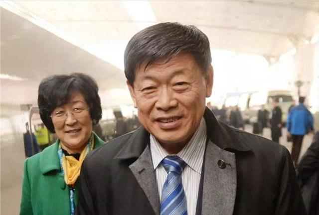 “中国隐富之王”去世留下亿万家产，结发妻子成山东女首富