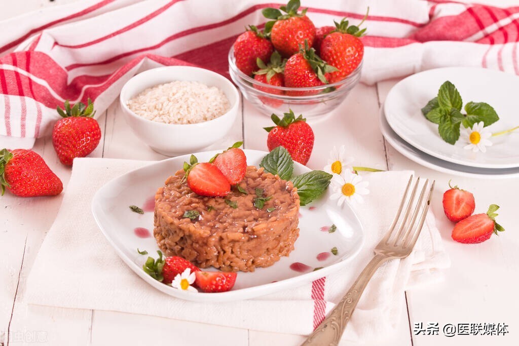 一吃饭就大汗淋漓，是肾虚了？3大原因，不妨自查看看