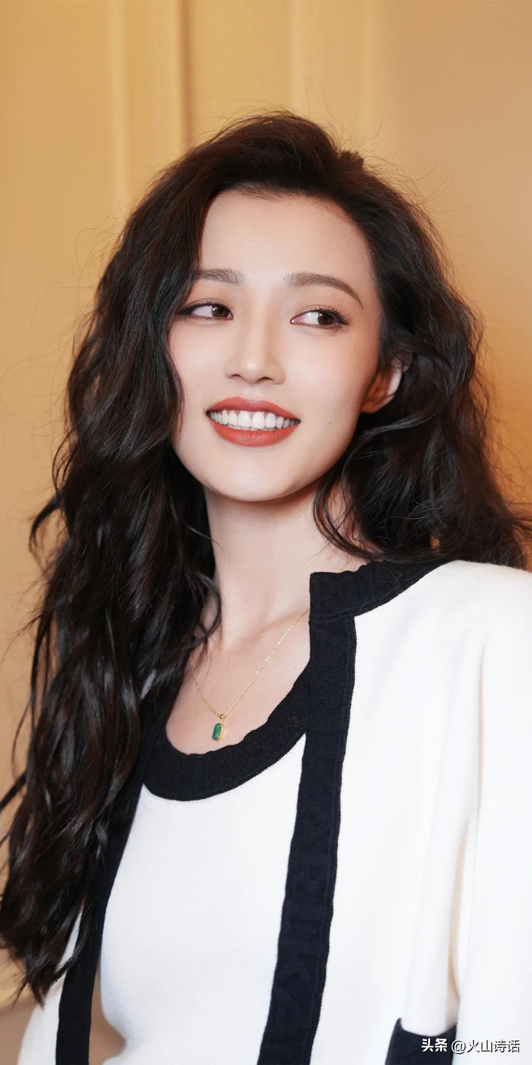 王秀竹大长腿写真惊艳高贵,妥妥的性感女神,美翻了!