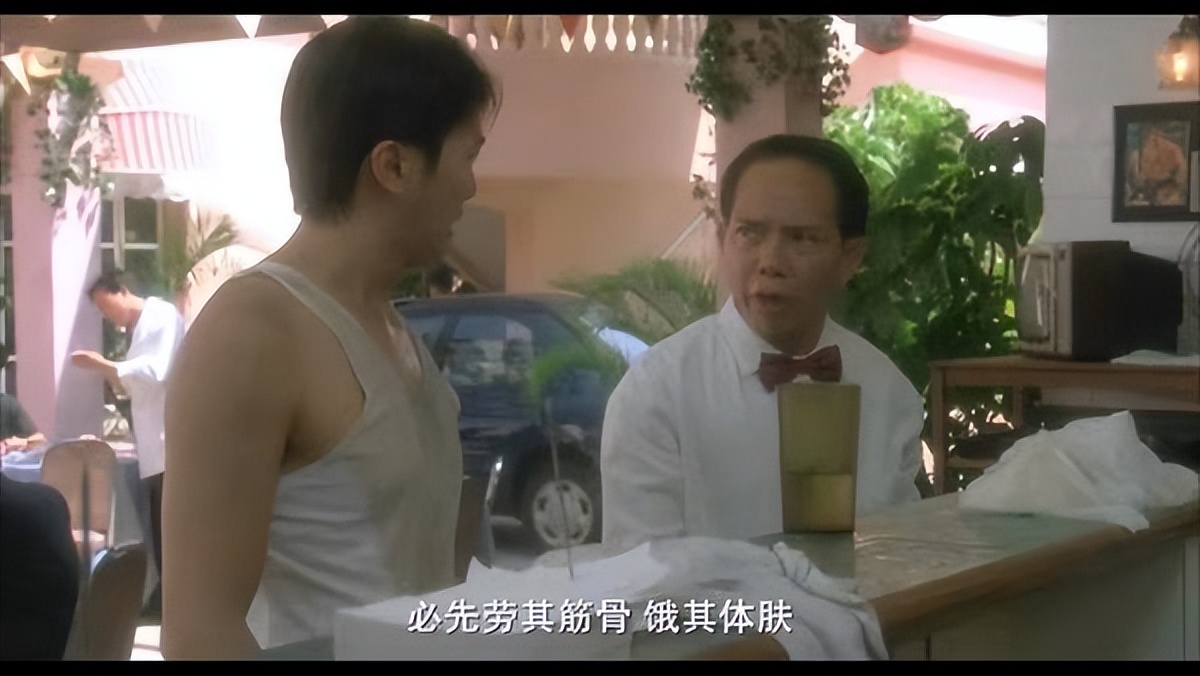 同龄不同命：易烊千玺在吃肉喝汤，小镇做题家在打工被骗