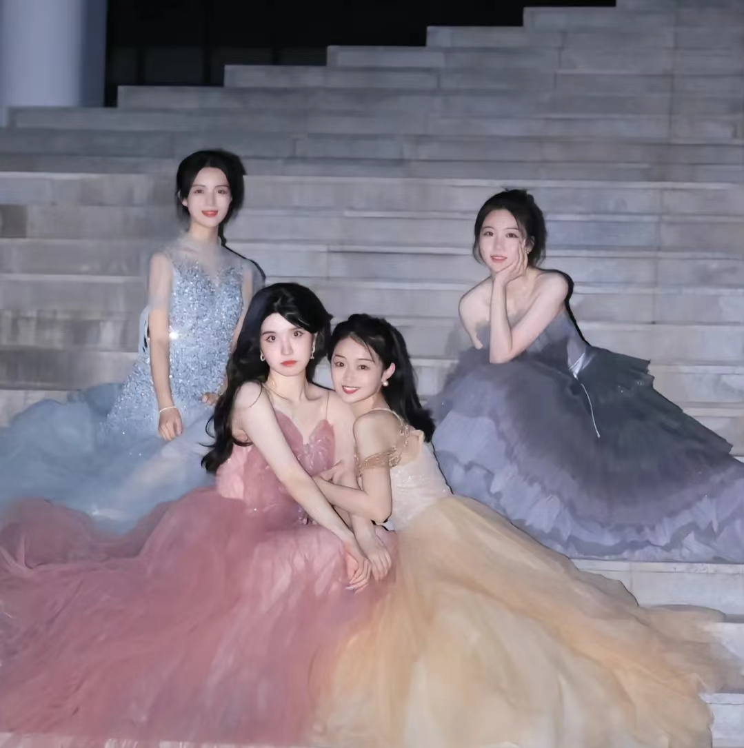 女大学生晒毕业照，笑容甜美尽显青春气息，堪称现实版《小时代》