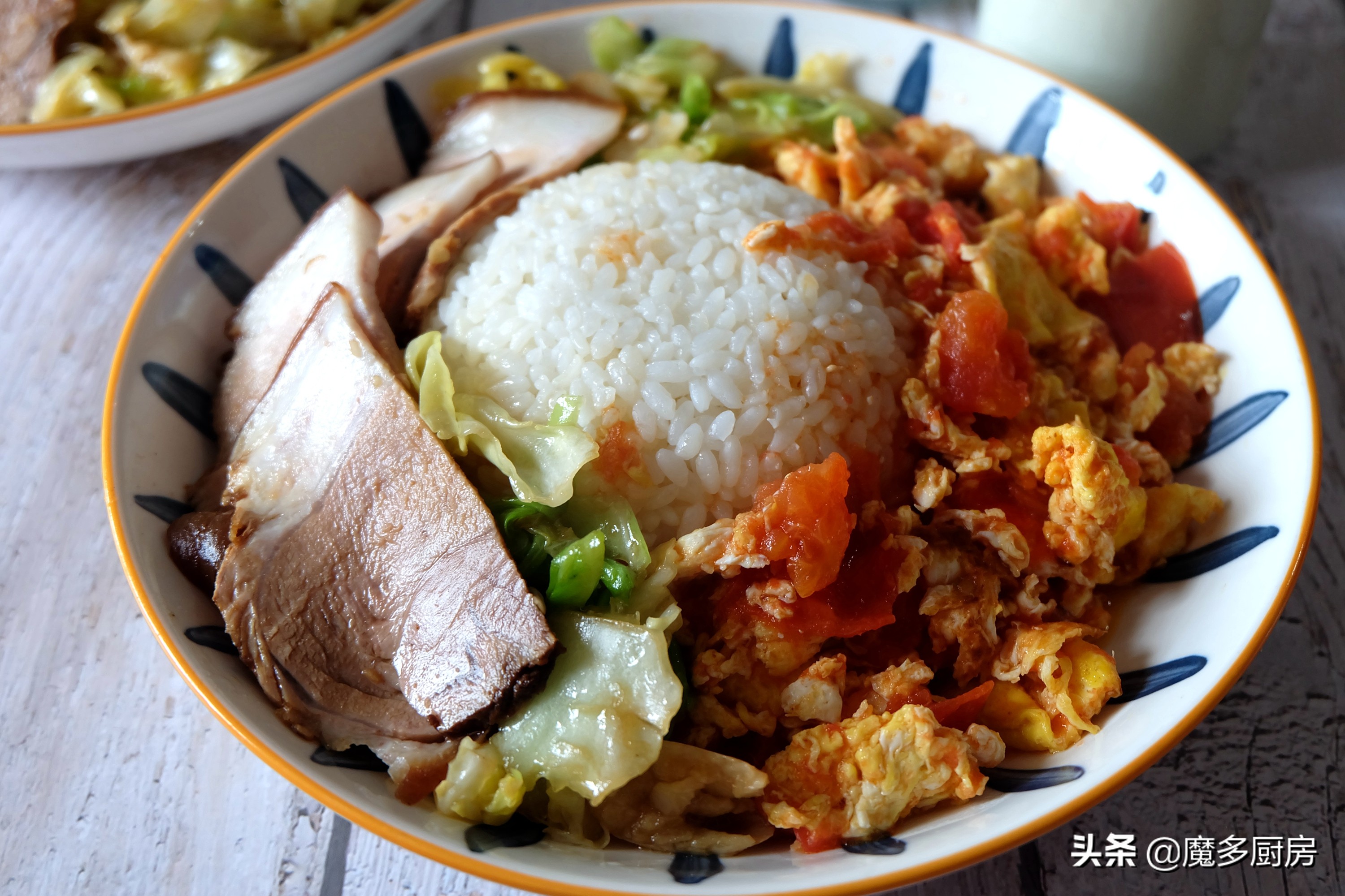 晒晒两个孩子的午餐,自制酱肘子搭配两道家常菜,多种美食在一盘