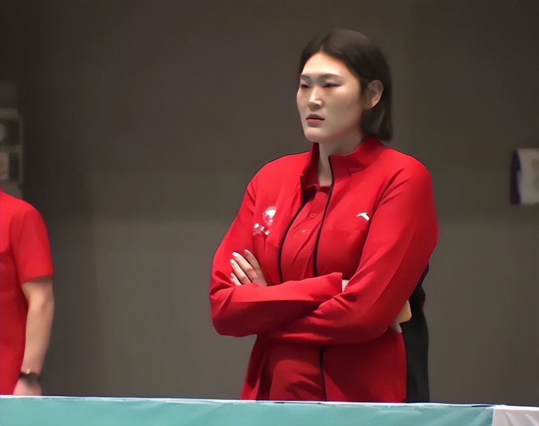 在第十五届女排世锦赛的赛场上,王一梅在中国女排表现不佳的情况下,以