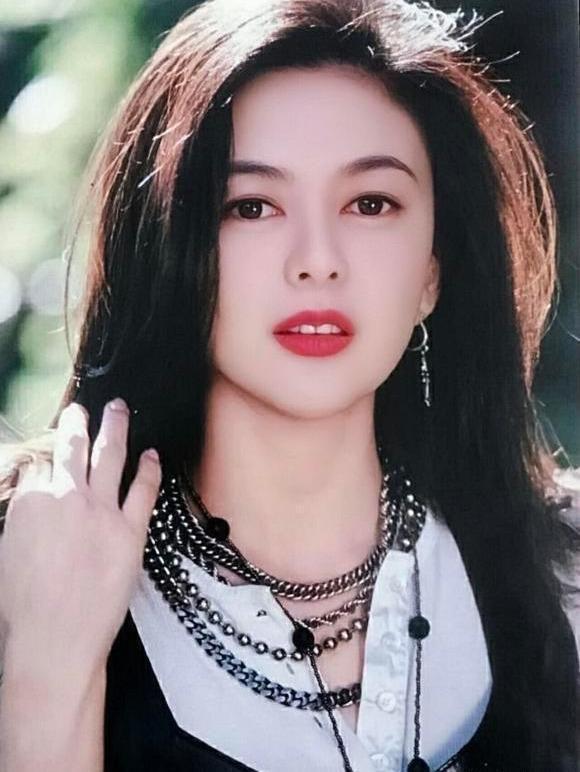 "持靓行凶"关之琳的浪荡史,以及被她拿下的富豪们