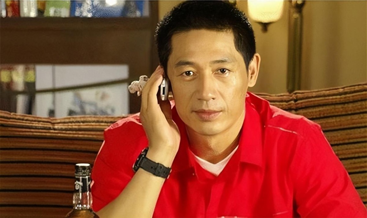 著名演员石凉:和丛珊离婚后,再婚娶圈外人,儿子成他一生愧疚