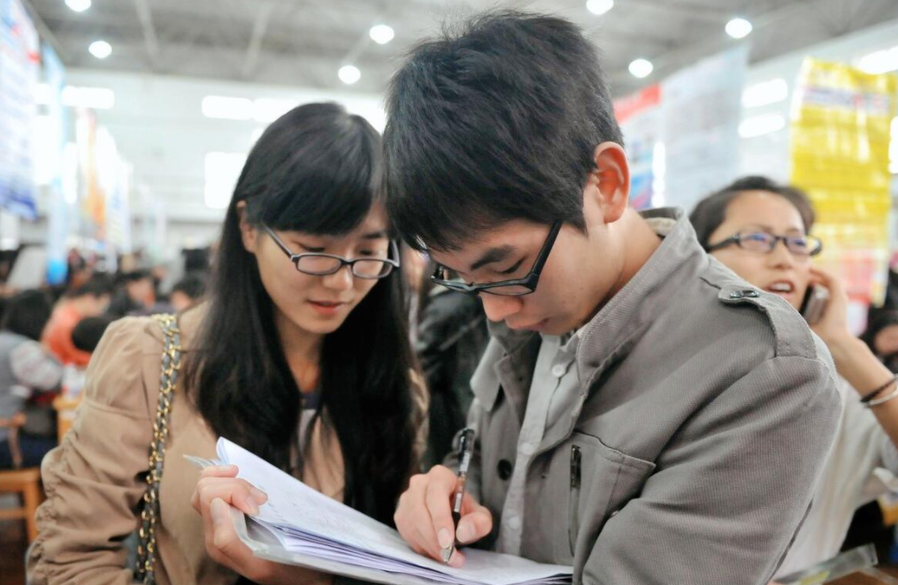 大学生迎来一个坏消息，新规定将在2022年实行，顺利毕业变难了