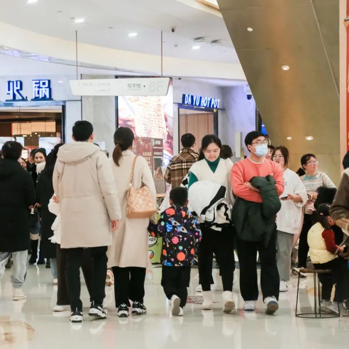 港式浪漫、硬核福利、现场求婚…快来pick你心目中最IN虎年现场