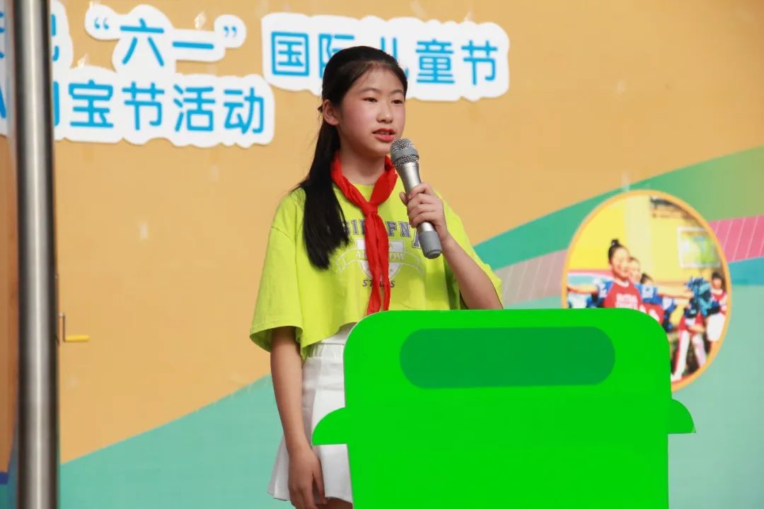 双流区九江小学举行“争做绿色低碳AI小达人”环保主题升旗仪式