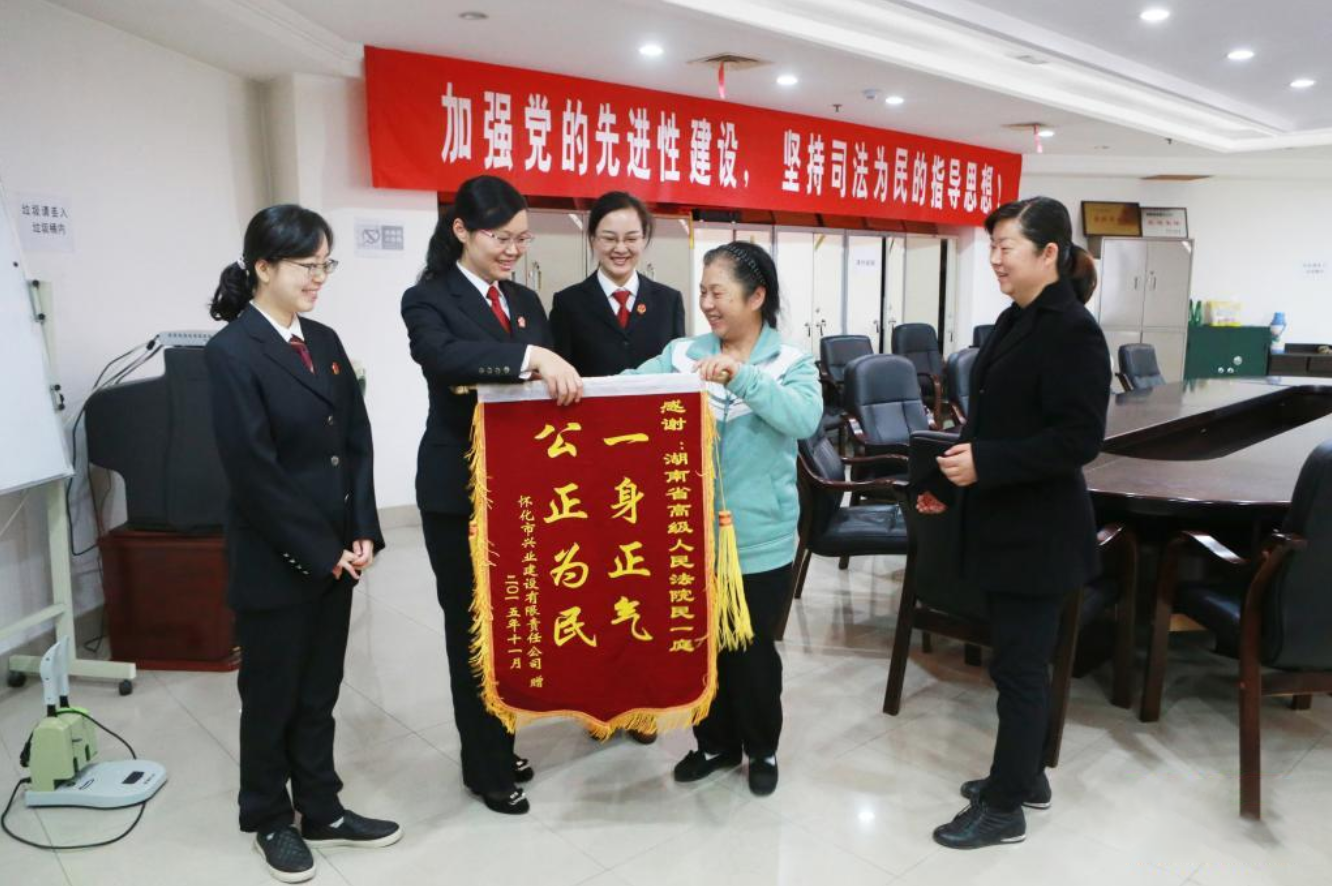 湖南高院法官周春梅：拒“打招呼”被杀害，3岁女儿哭着找妈妈