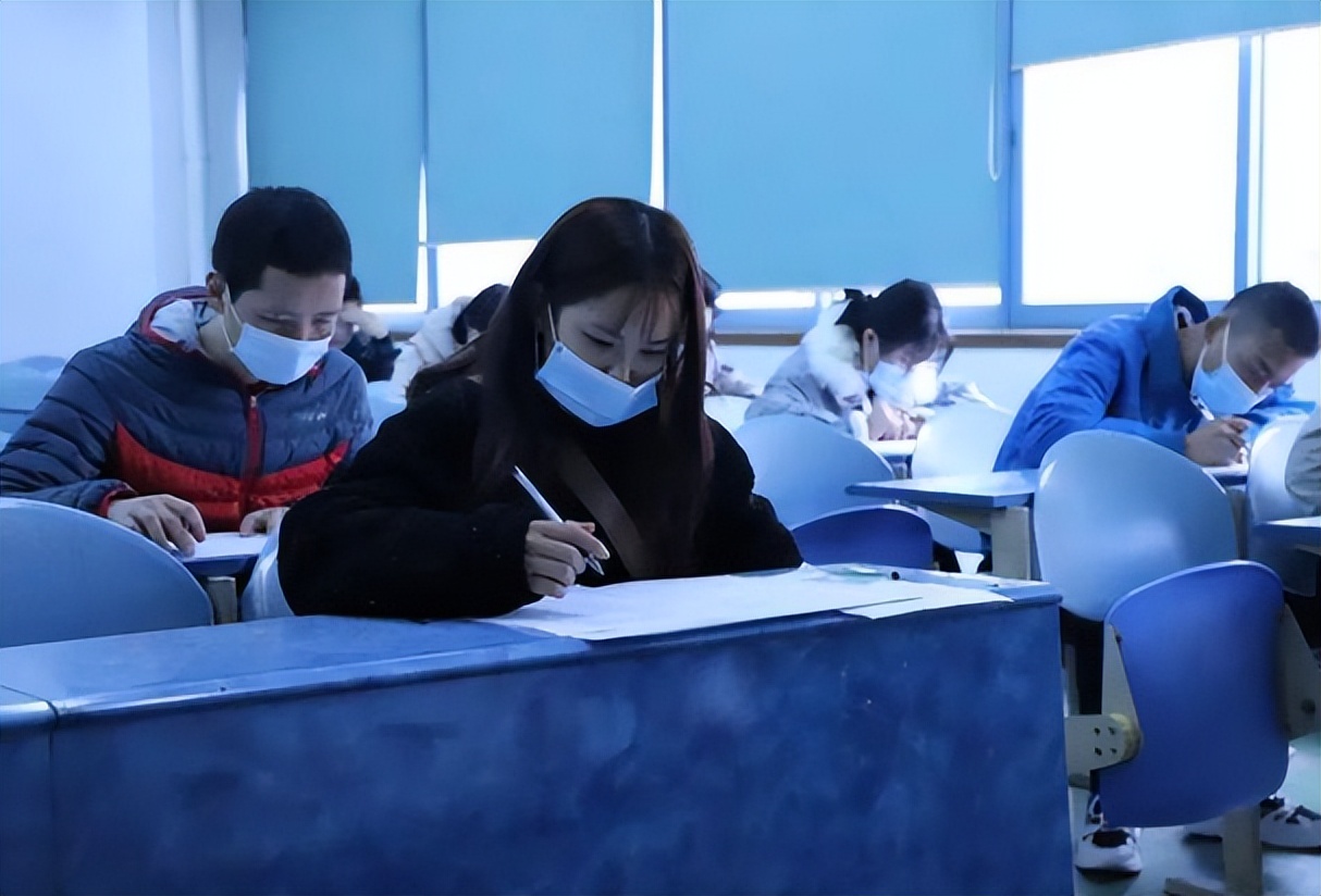 大学中“奶头乐”现象，吞噬着大学生的未来，让家长十分担心