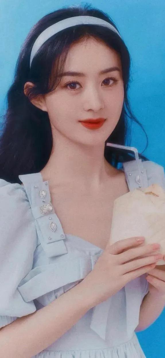 女星赵丽颖—巧笑嫣然，淡妆点缀，瓷肌红唇，漂亮的不像话
