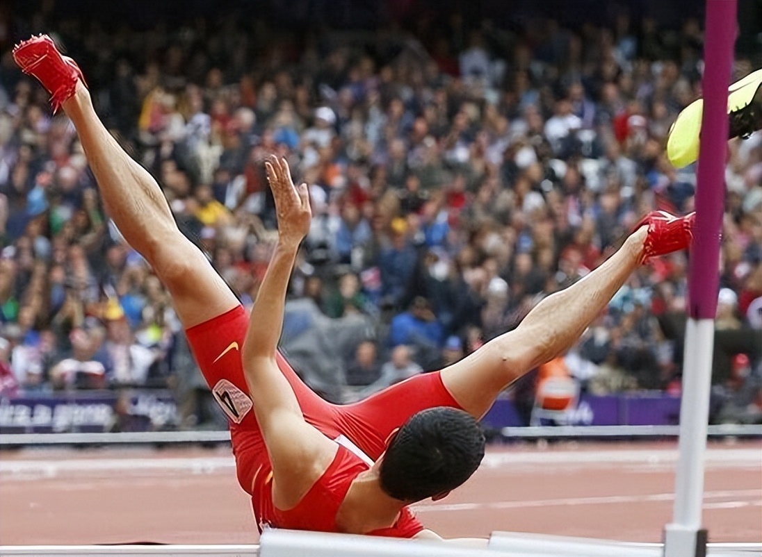 刘翔的伤到底是怎么回事(亚洲飞人刘翔:为国争光断跟腱还被辱骂,13年