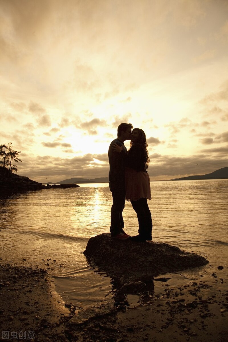 四年的大学爱情，随着毕业而结束，各自拥有不同的人生