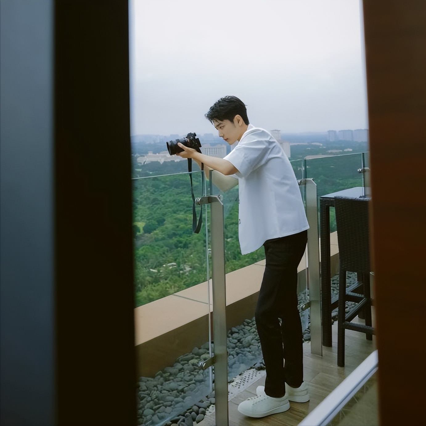 穿“白衬衫”的10位男星，个个“白衣胜雪”，气质干净