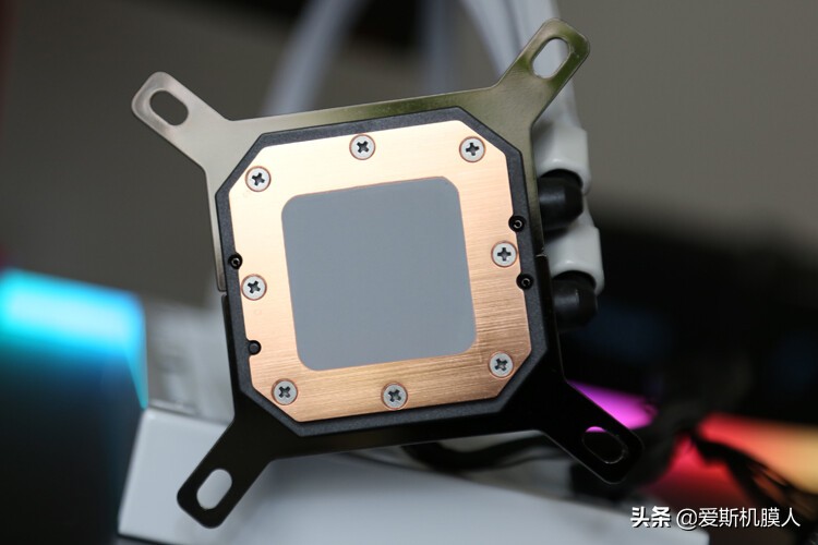 水冷也内卷：海盗船H100i Elite Capellix iCUE ELITE LCD升级套件开箱