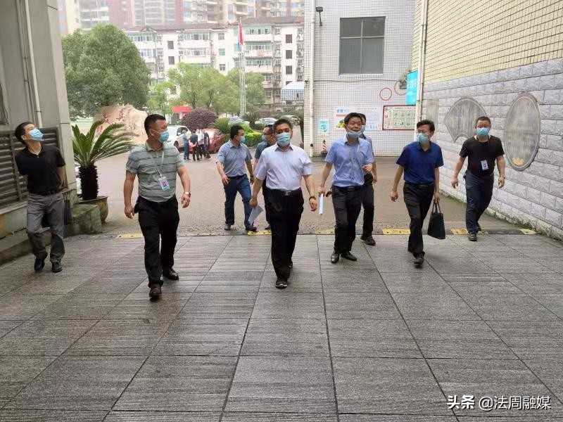 桃源县委副书记陈支文检查指导桃源九中考点考前准备工作