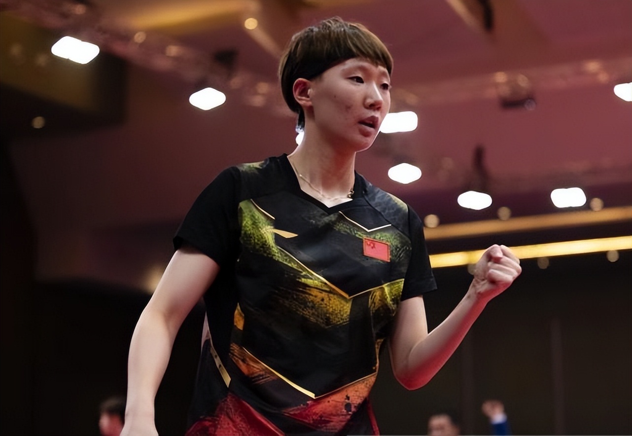 女乒世界杯伊藤三四名决赛(3-0、3-2打哭日本伊藤美诚，王曼昱勇夺3冠，陈幸同6连胜夺得冠军)