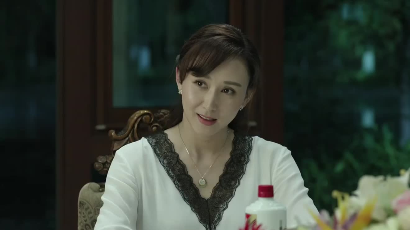 三位靠"大嫂"爆火的女星,她们不仅性感火辣,更有过人手段