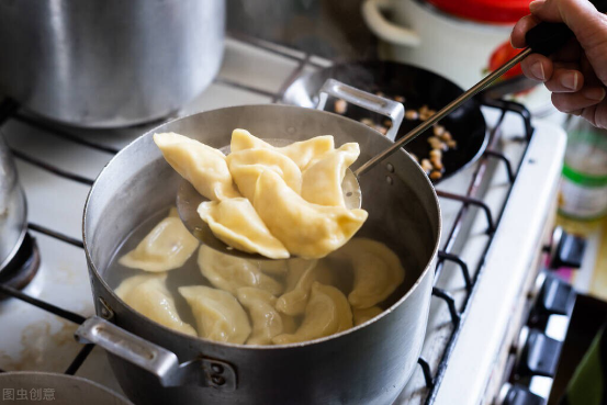 速冻水饺要蒸多久（速冻水饺要蒸多久时间才能熟）-第4张图片-巴山号