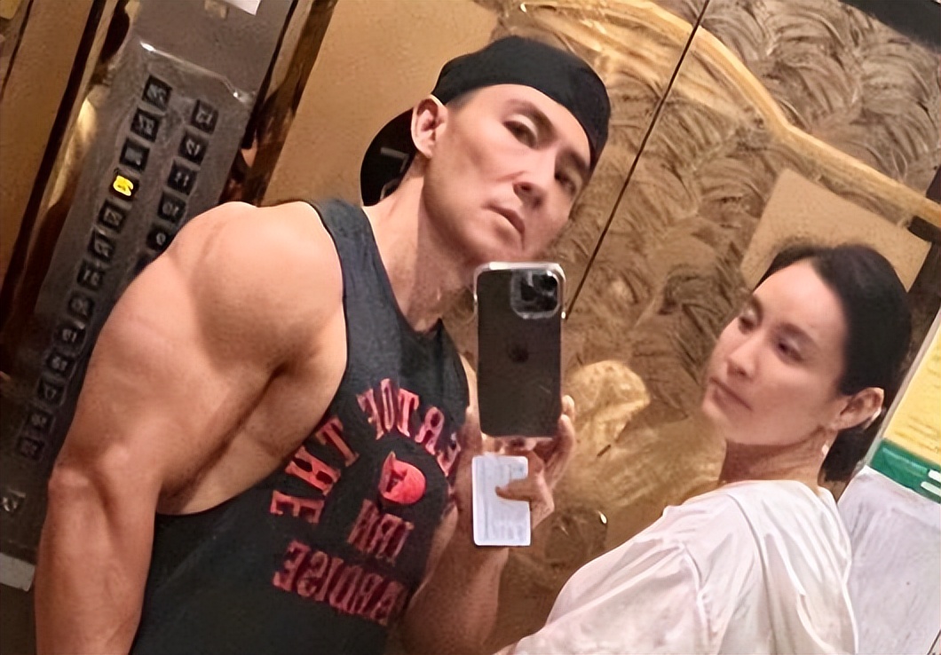 刘畊宏晒女儿近照，9岁小泡芙眼睛黑亮长相清秀，被赞：美人胚子